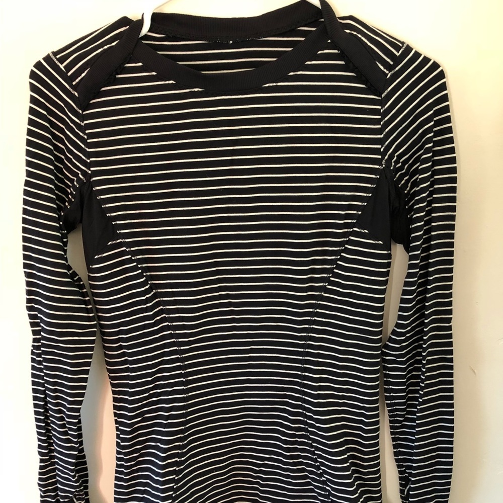 Lululemon long sleeve size 6